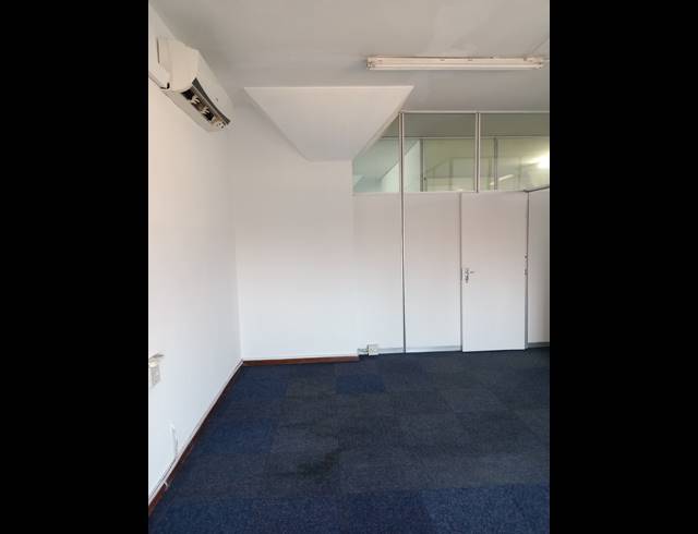 84M² RETAIL TO LET IN STAMFORD HILL